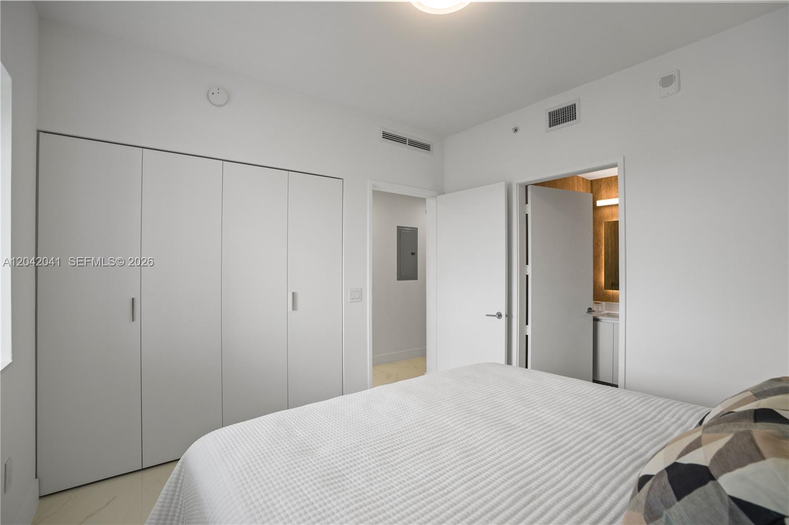 700 Ne 24 3905 Property Photo 26
