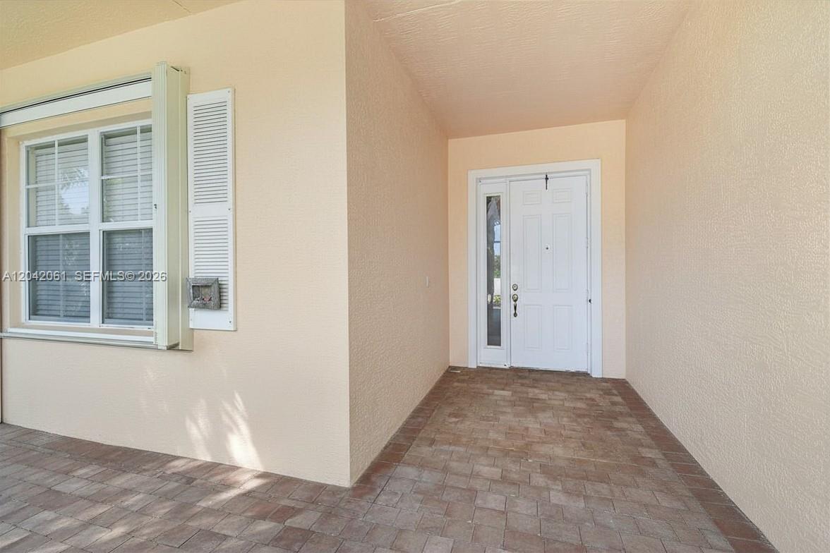 107 Nw Summerville Court Property Photo 4