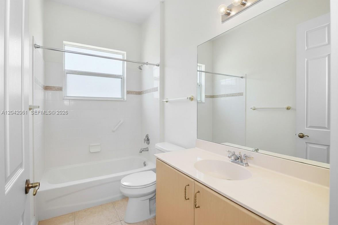 107 Nw Summerville Court Property Photo 10