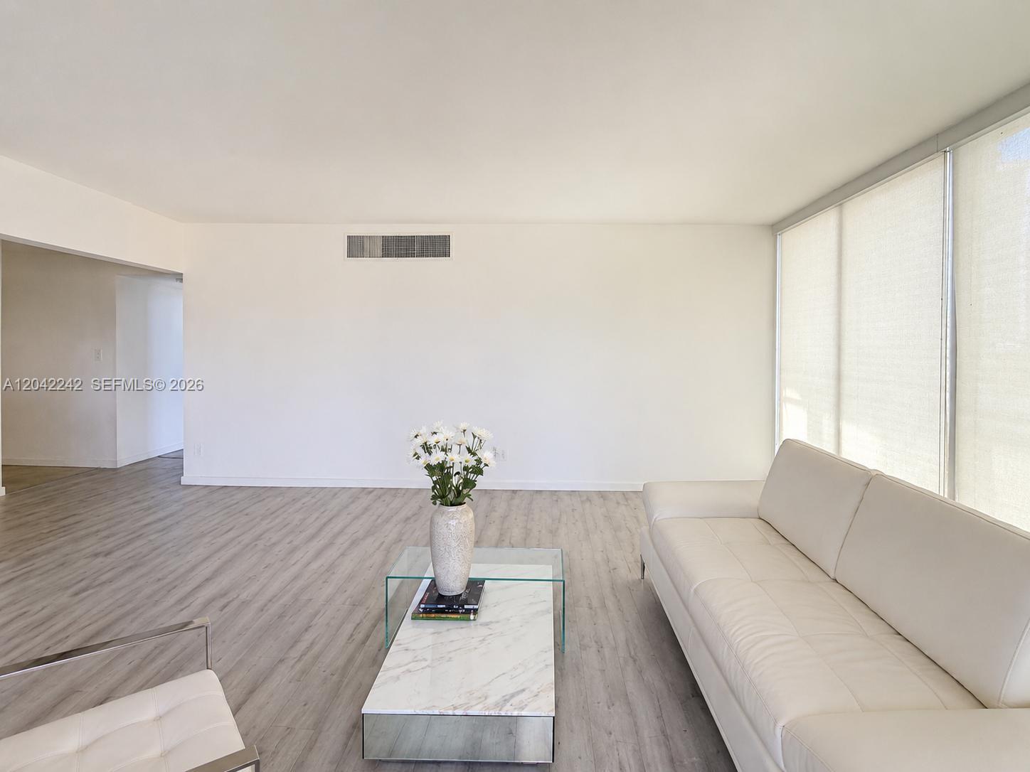 10275 Collins Avenue 431 Property Photo 3
