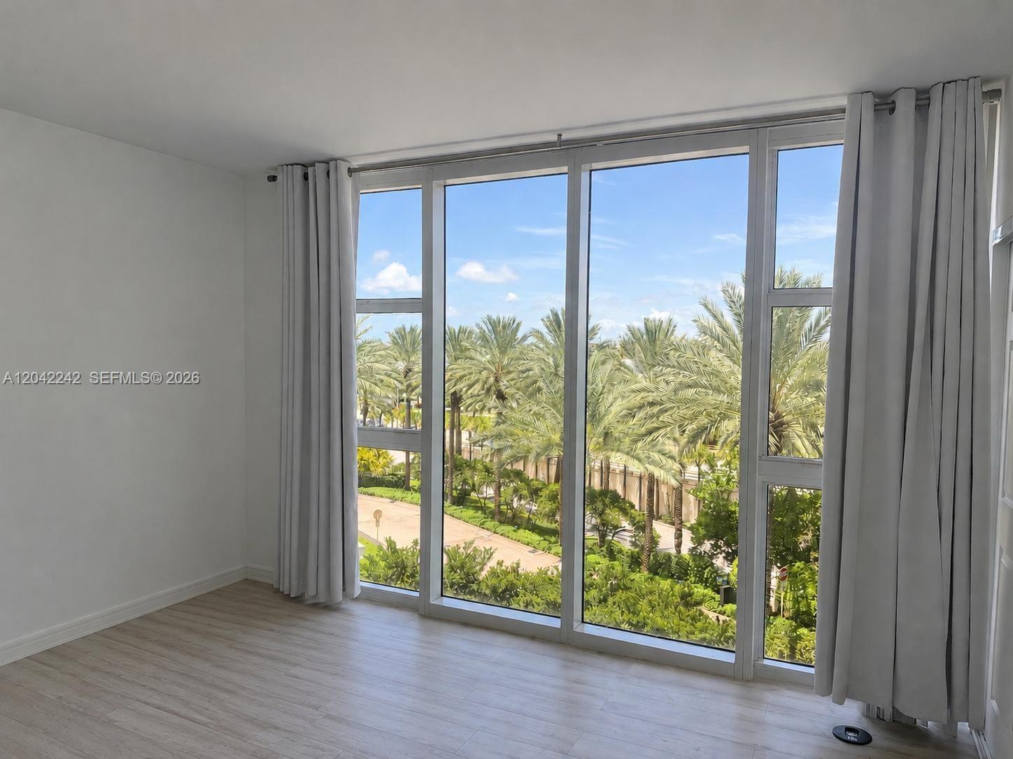 10275 Collins Avenue 431 Property Photo 6