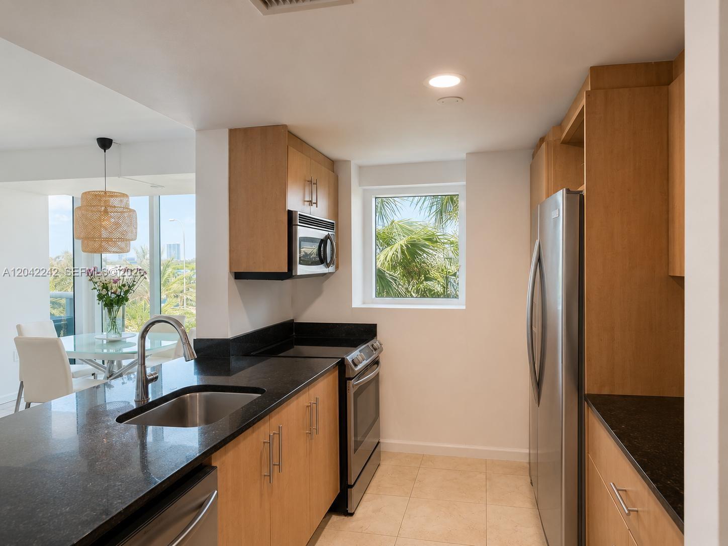 10275 Collins Avenue 431 Property Photo 9