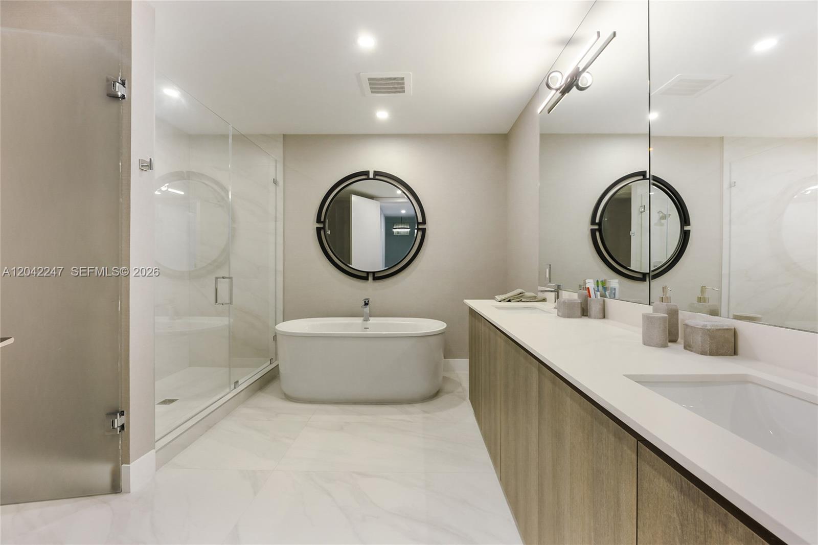 17550 Collins Avenue 702 Property Photo 12