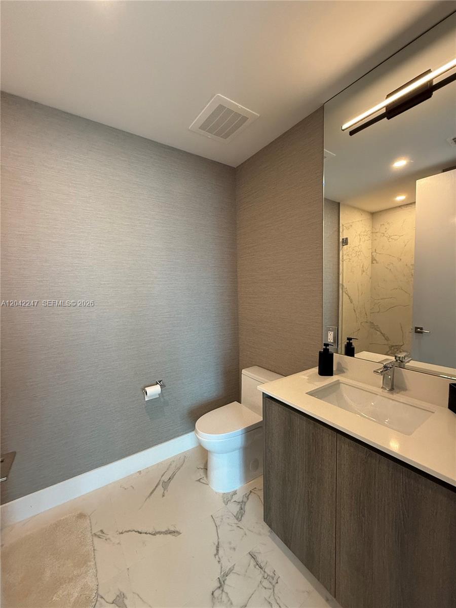 17550 Collins Avenue 702 Property Photo 15
