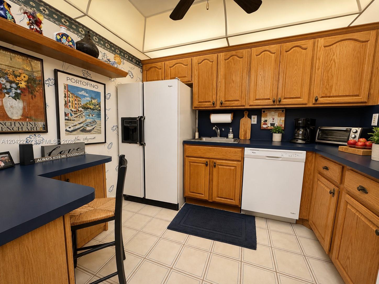 1000 Parkview Drive 726 Property Photo 6