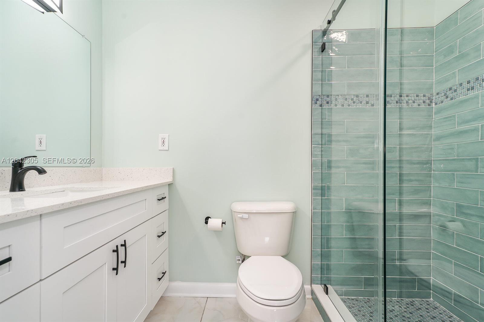 560 High Point Drive D Property Photo 17