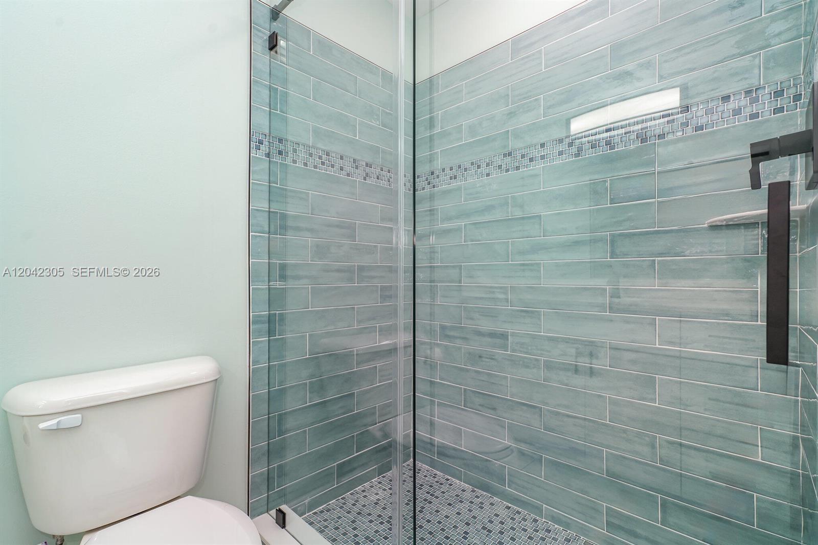 560 High Point Drive D Property Photo 18