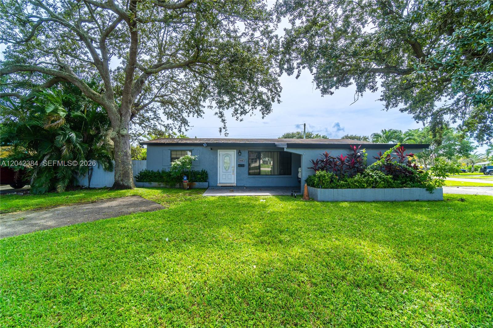 3338 Taft Street Property Photo 1