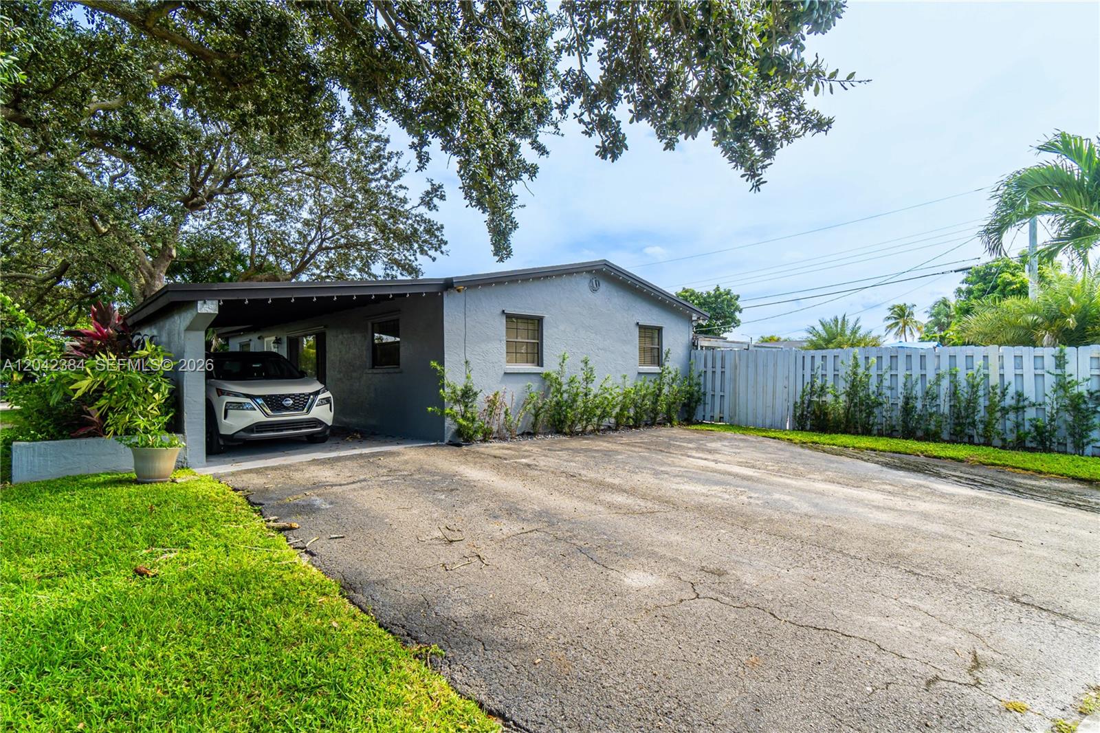 3338 Taft Street Property Photo 2