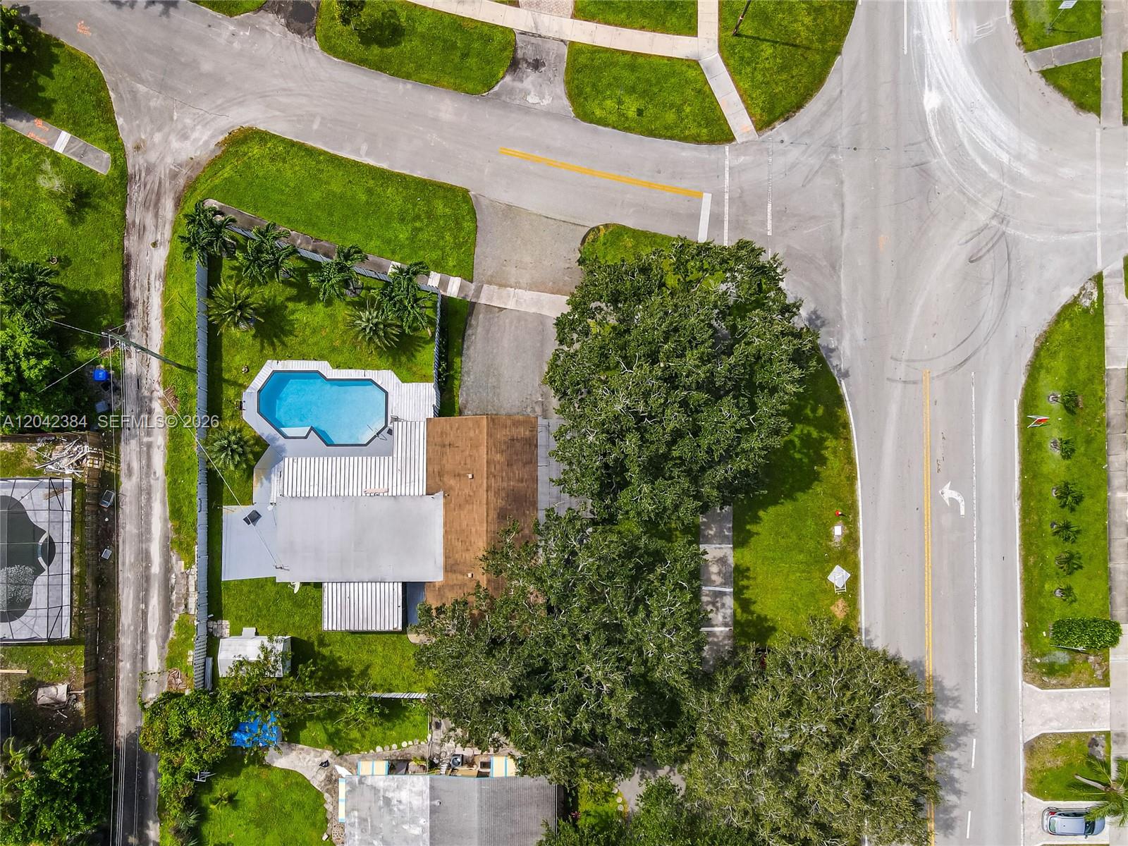 3338 Taft Street Property Photo 4