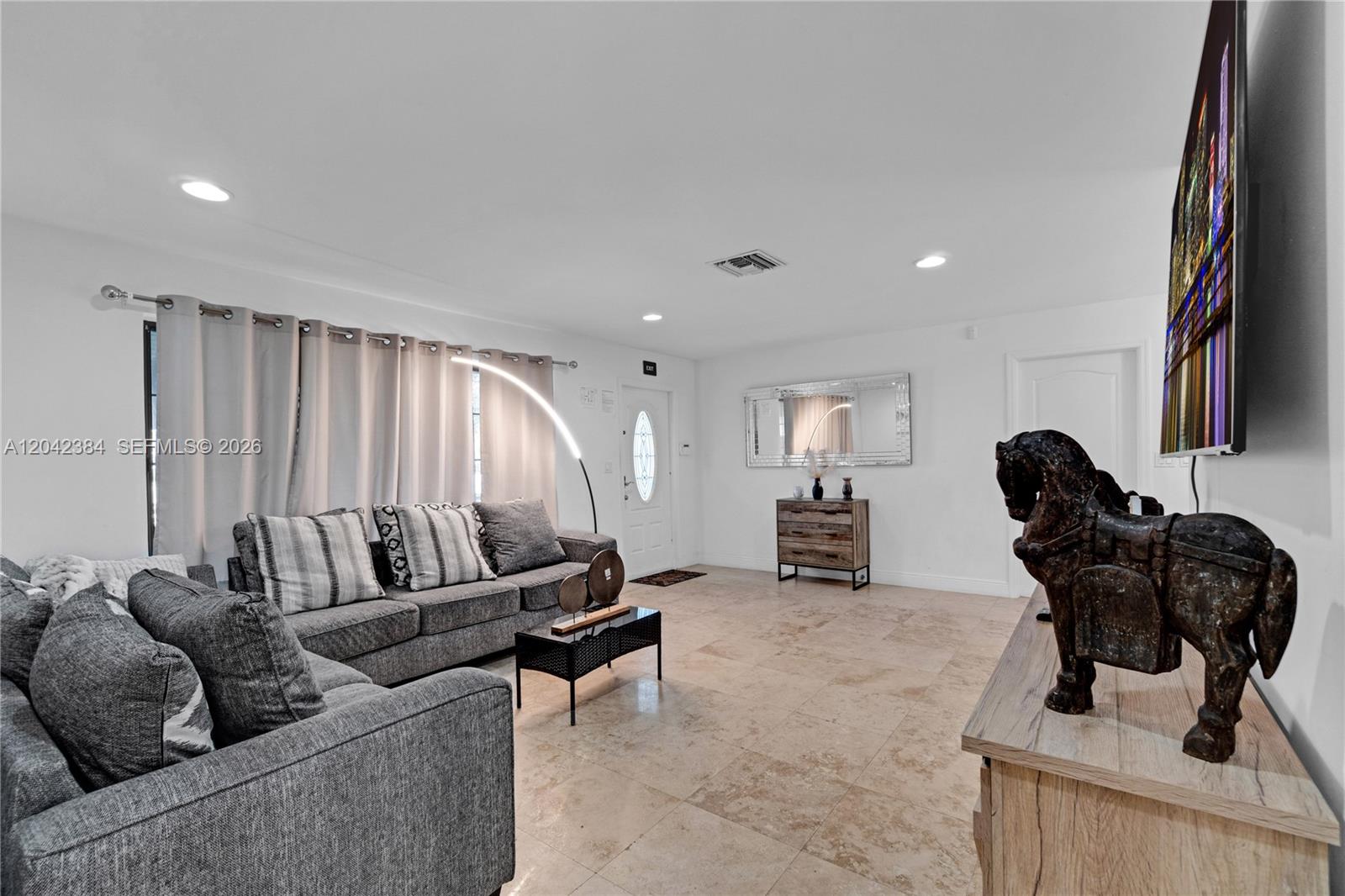 3338 Taft Street Property Photo 6