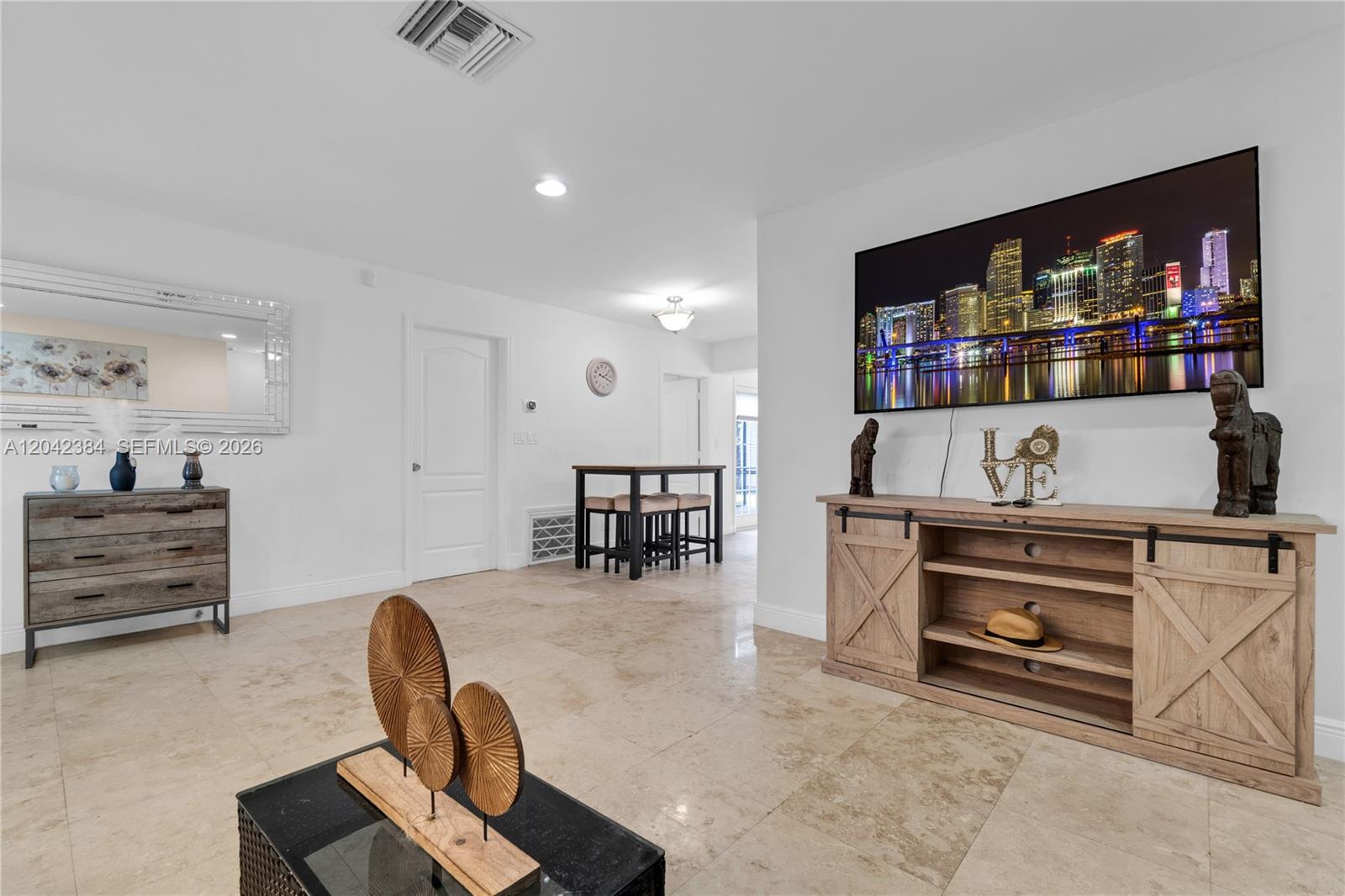 3338 Taft Street Property Photo 8