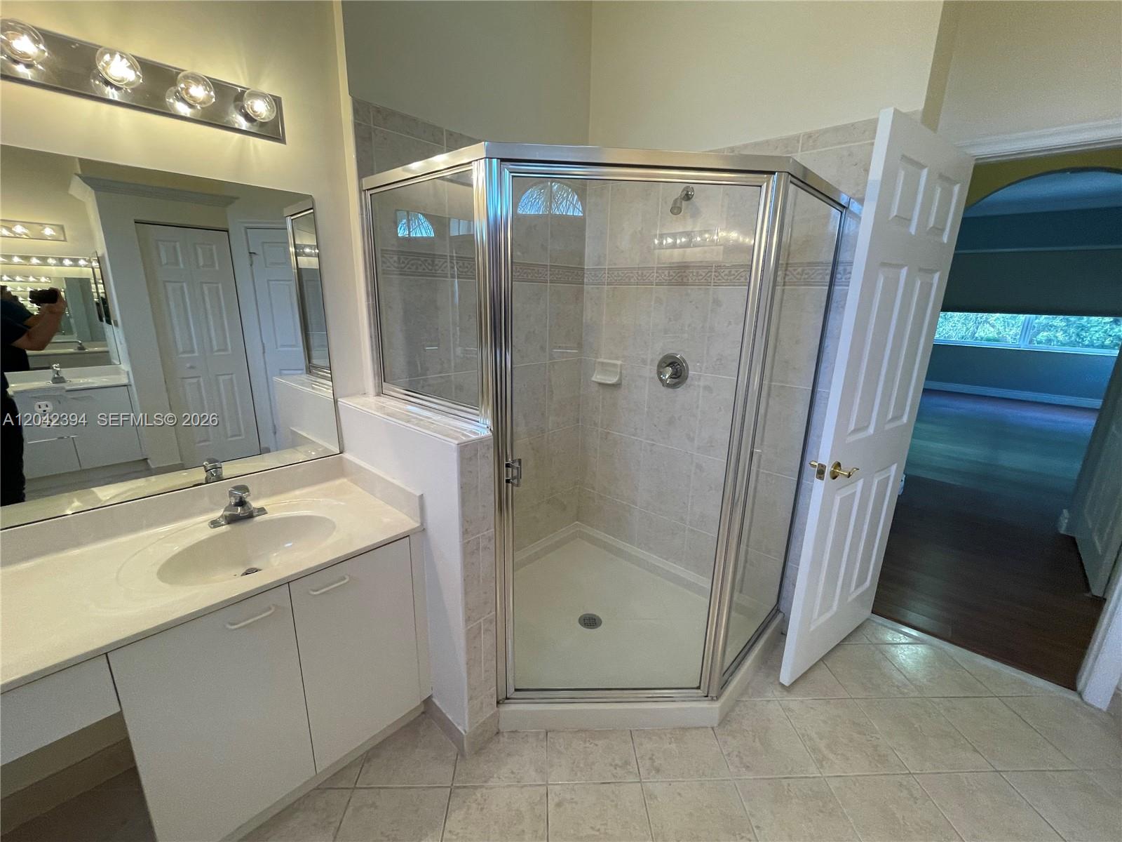 A12042394 Property Photo 30