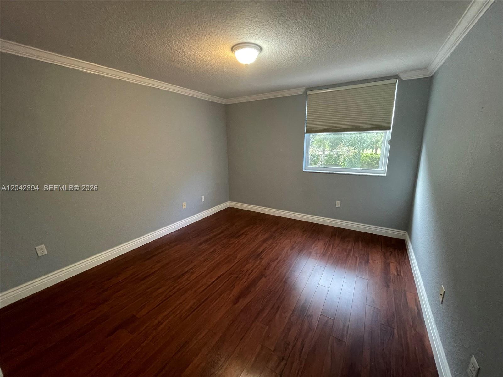 A12042394 Property Photo 32