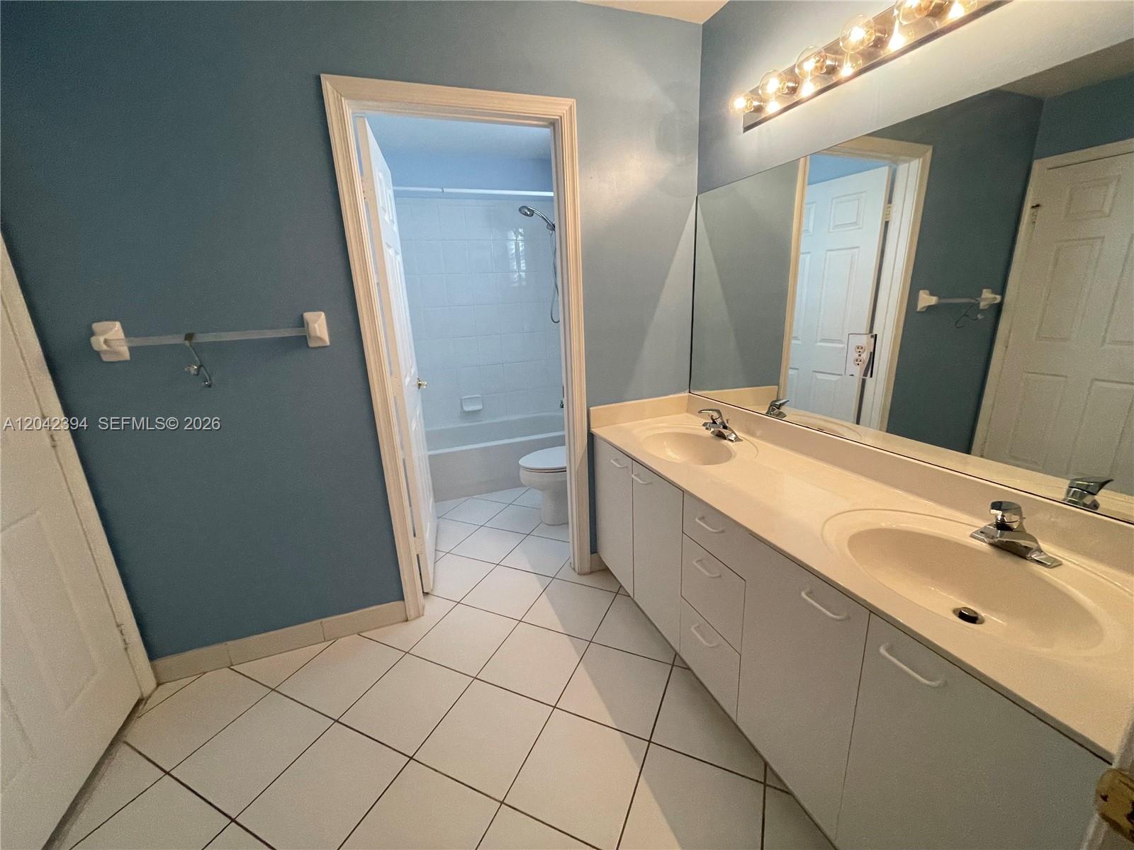 A12042394 Property Photo 34