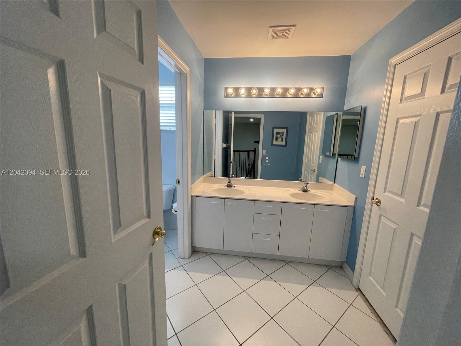 A12042394 Property Photo 35