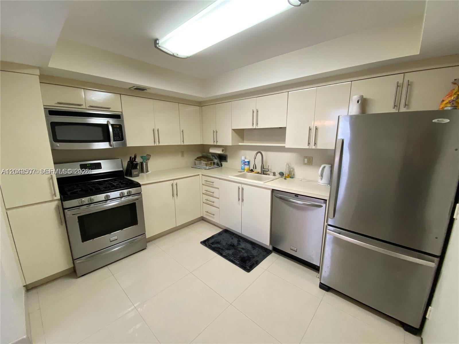 2030 S Ocean Drive 412 Property Photo 4