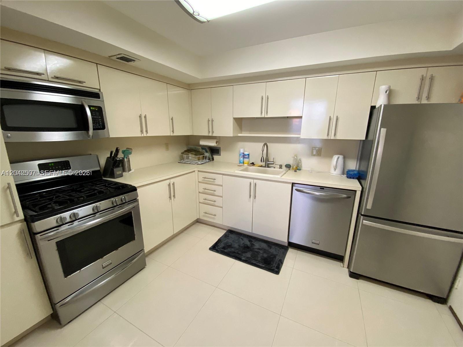 2030 S Ocean Drive 412 Property Photo 5