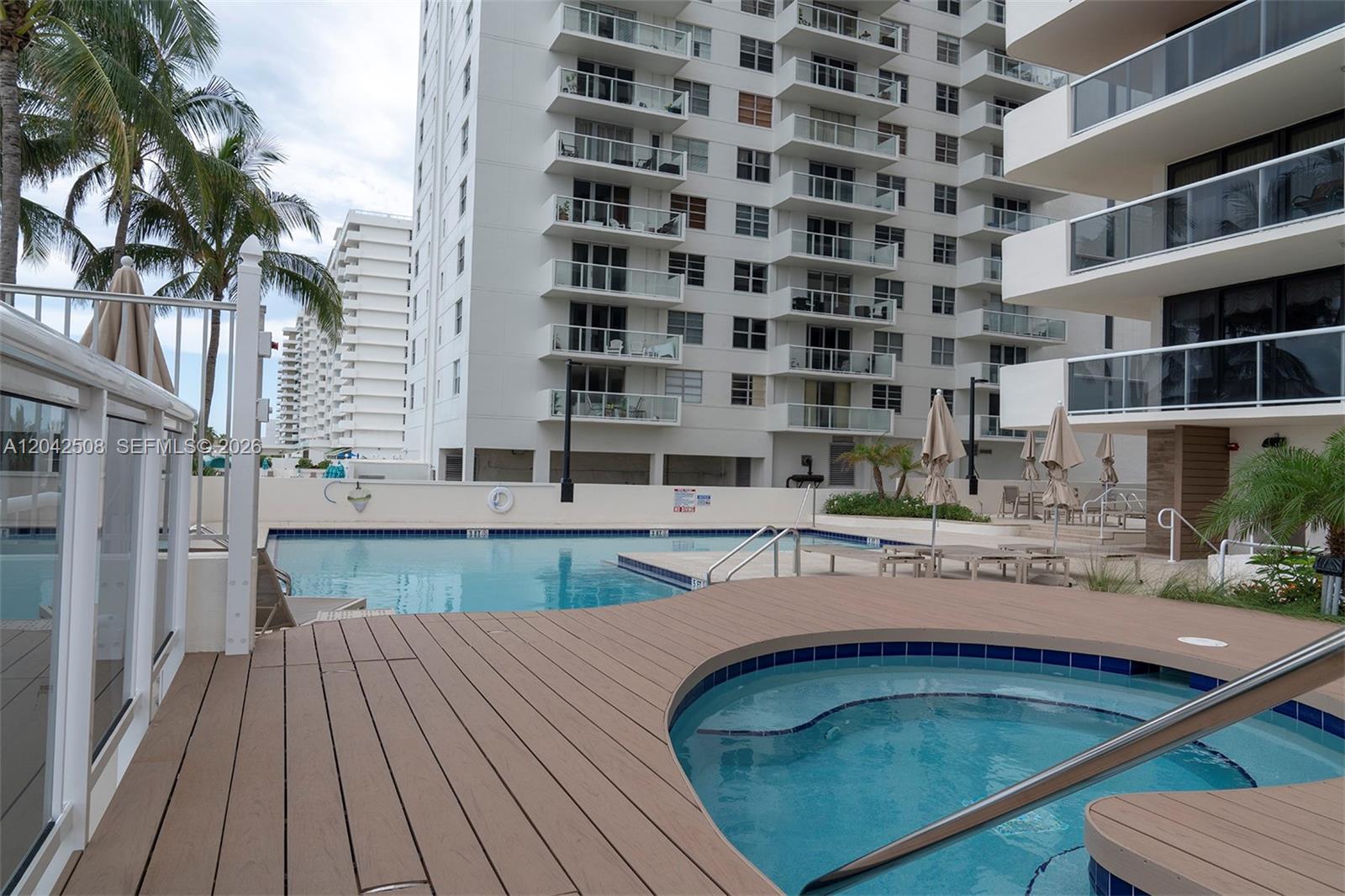 5757 Collins Avenue 1604 Property Photo 11