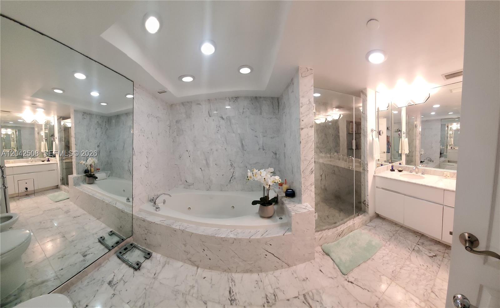 5757 Collins Avenue 1604 Property Photo 52