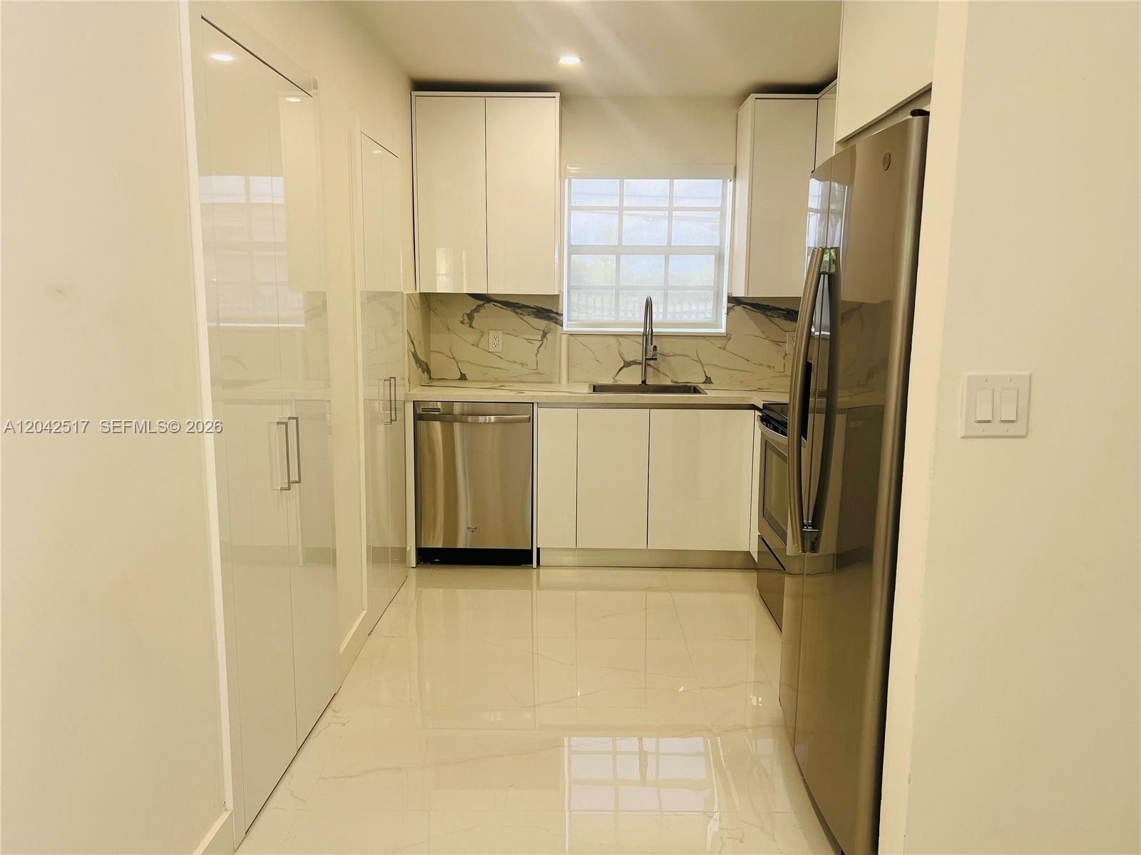 A12042517 Property Photo 5