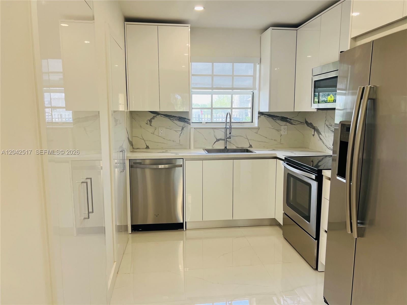 A12042517 Property Photo 6