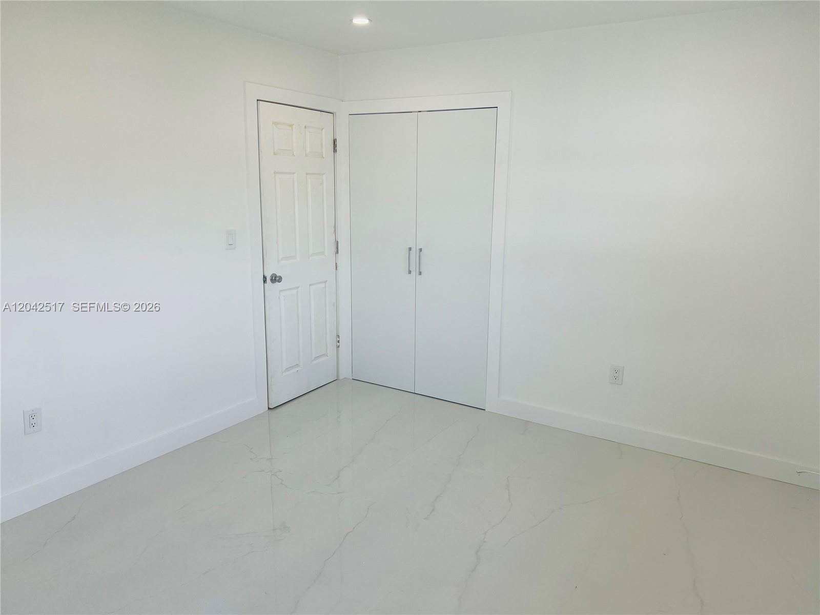 A12042517 Property Photo 17