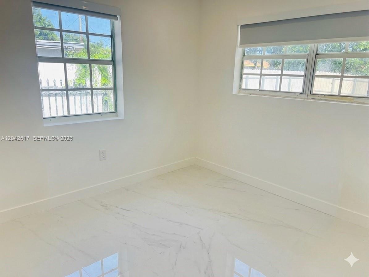 A12042517 Property Photo 20