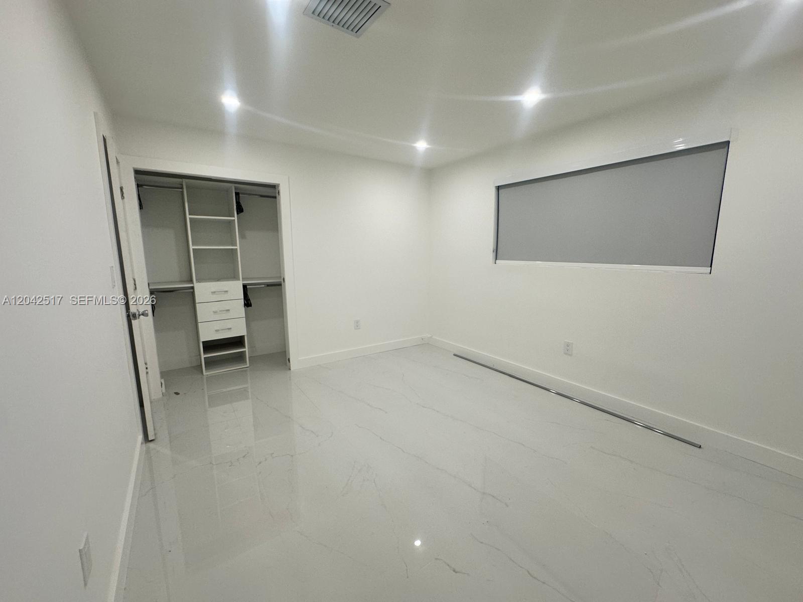 A12042517 Property Photo 21