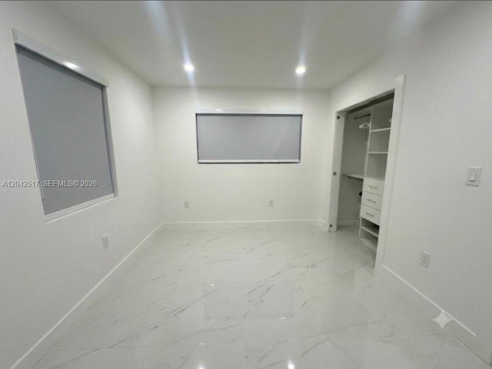 A12042517 Property Photo 25