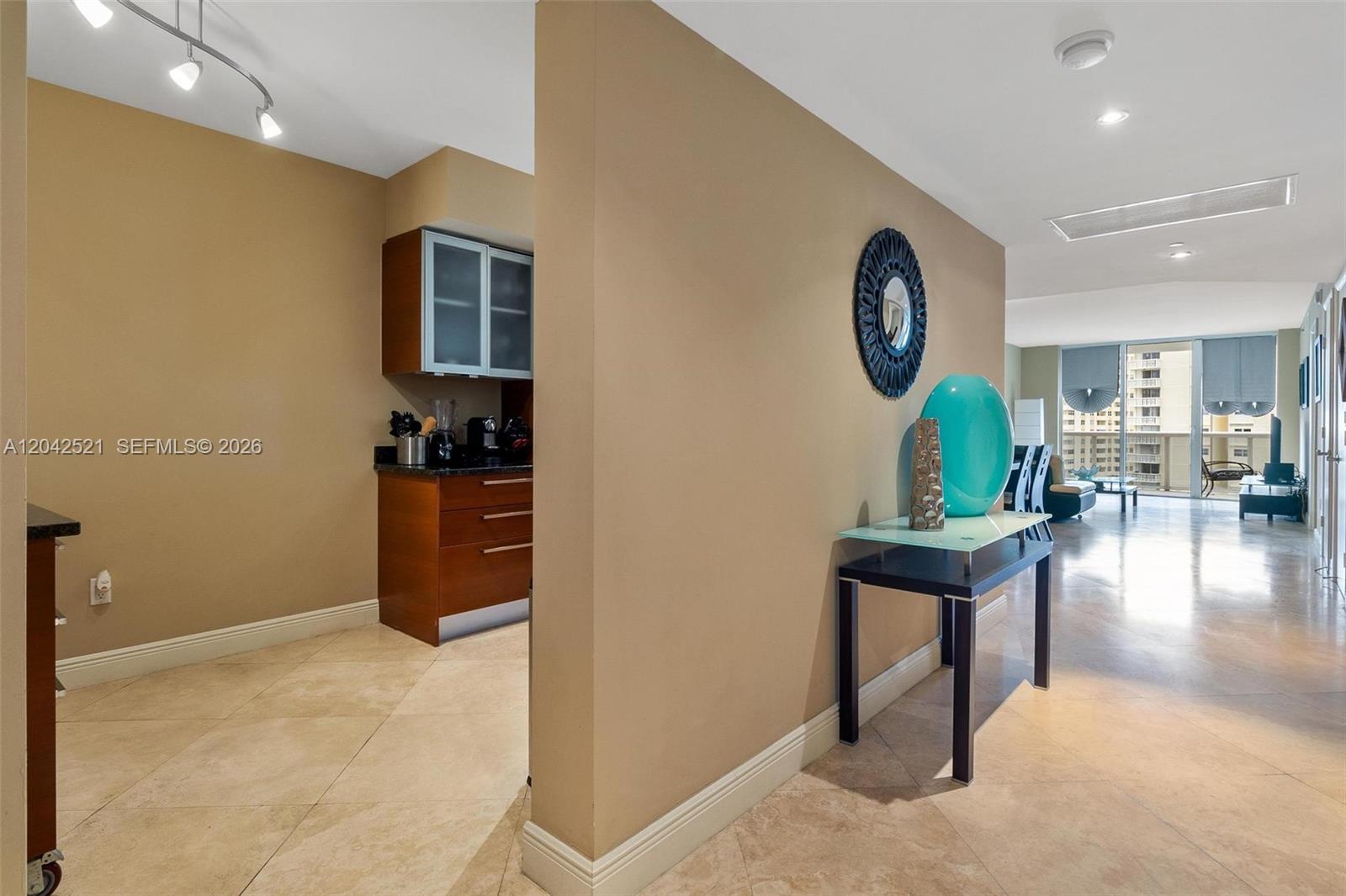 1800 S Ocean Drive 608 Property Photo 2