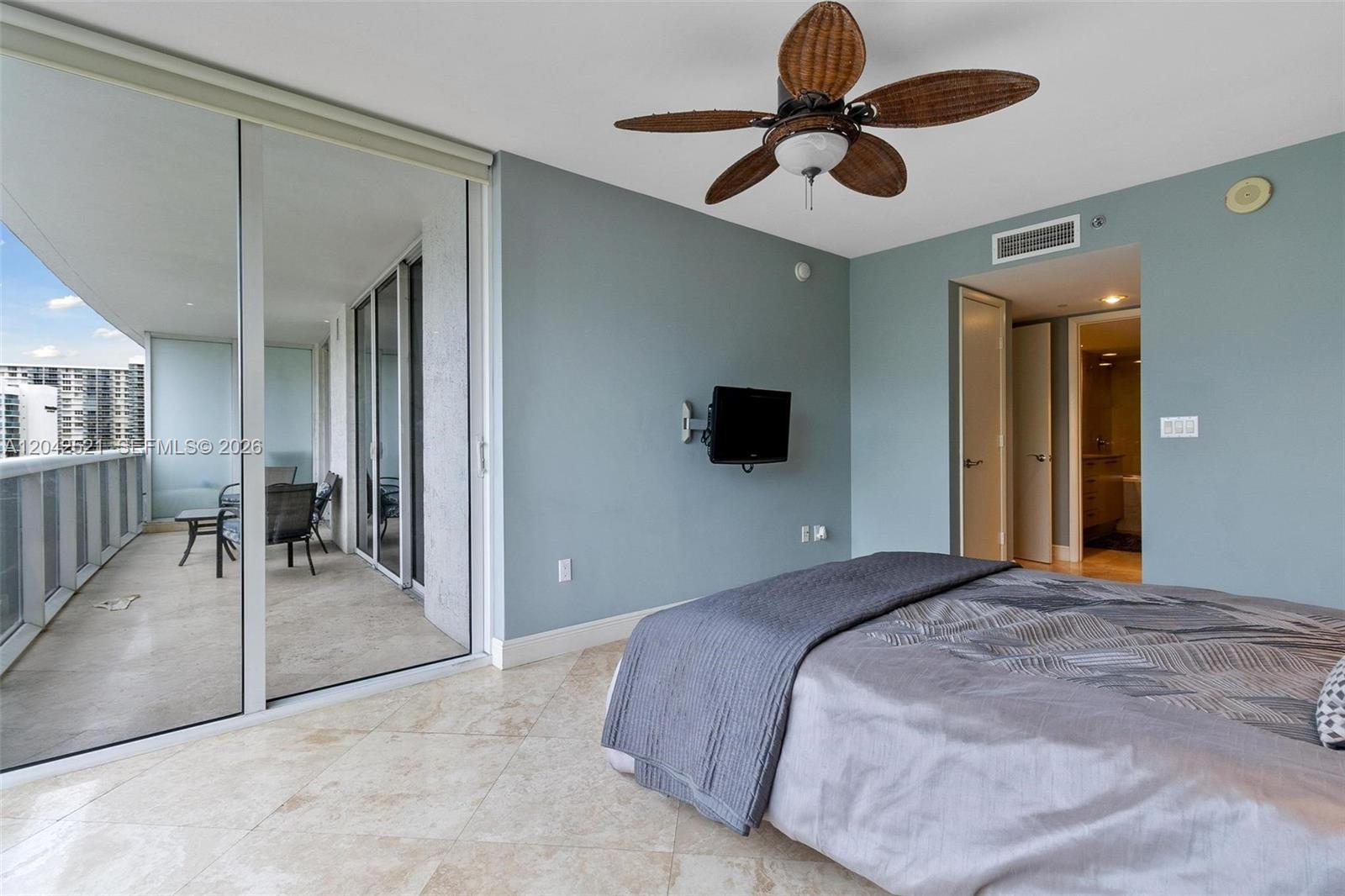 1800 S Ocean Drive 608 Property Photo 12