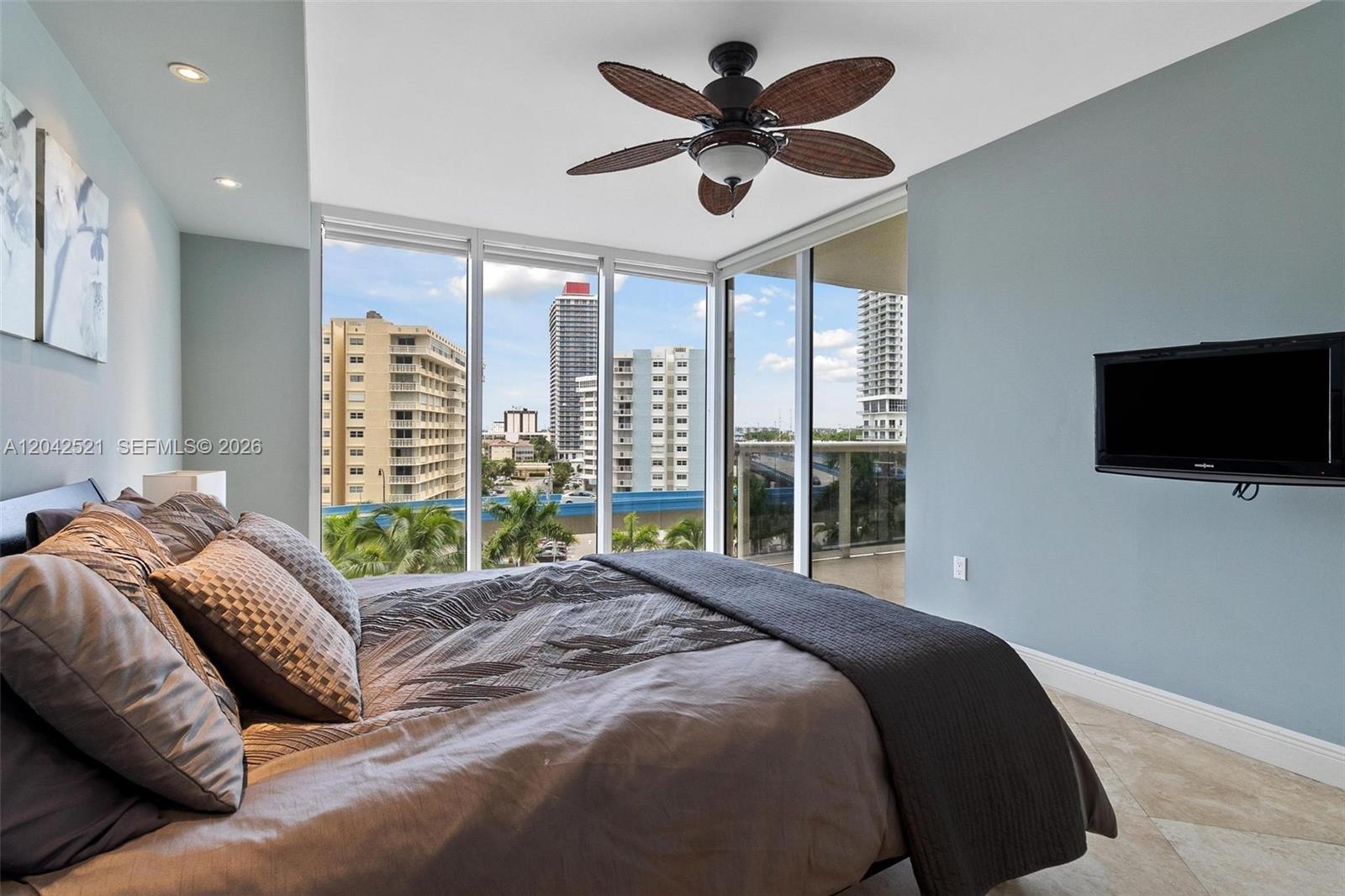 1800 S Ocean Drive 608 Property Photo 14