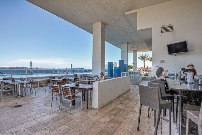 1800 S Ocean Drive 608 Property Photo 37