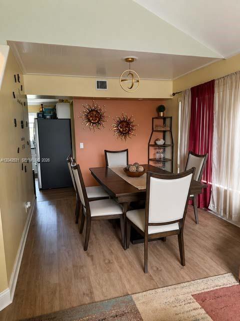 4351 Leicester Court Property Photo 4