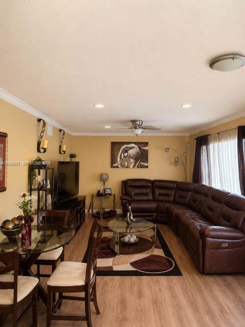 4351 Leicester Court Property Photo 5