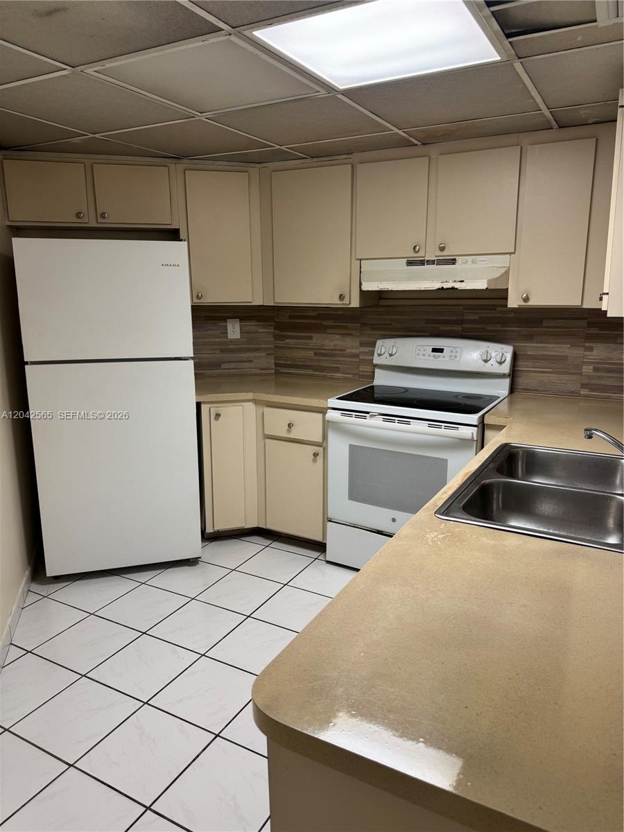 9429 Fontainebleau Boulevard 105-33 Property Photo 6
