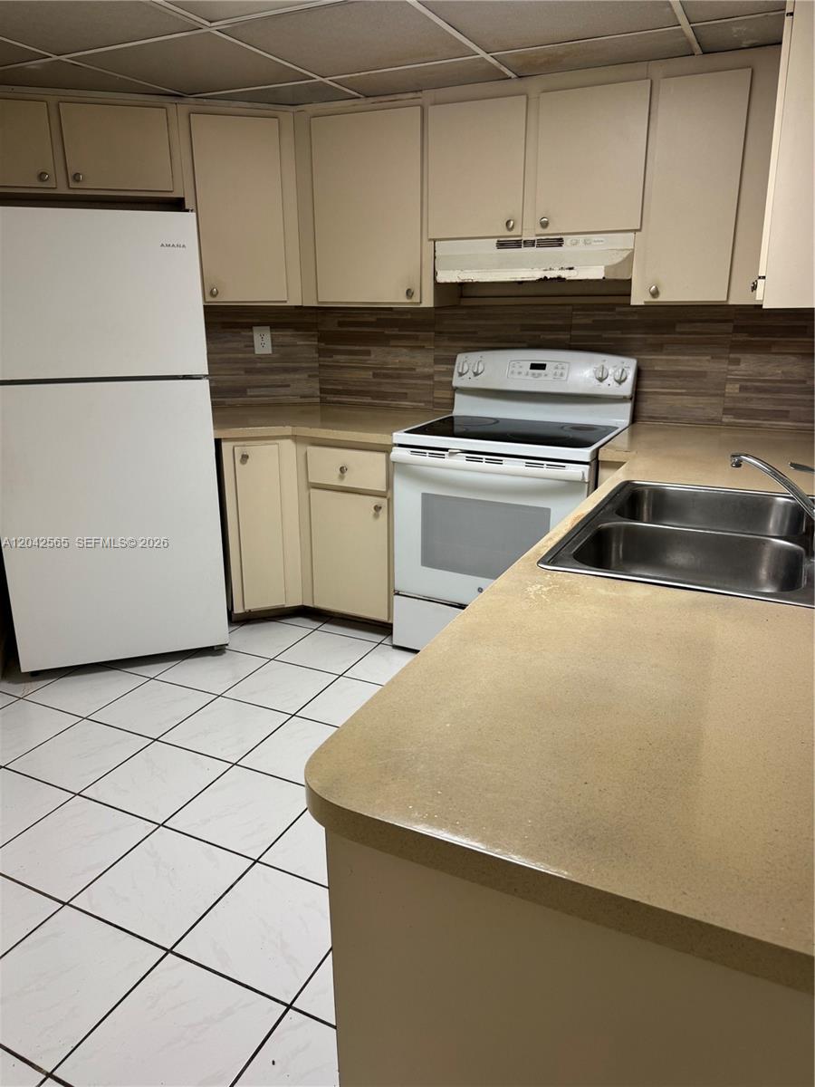 9429 Fontainebleau Boulevard 105-33 Property Photo 11