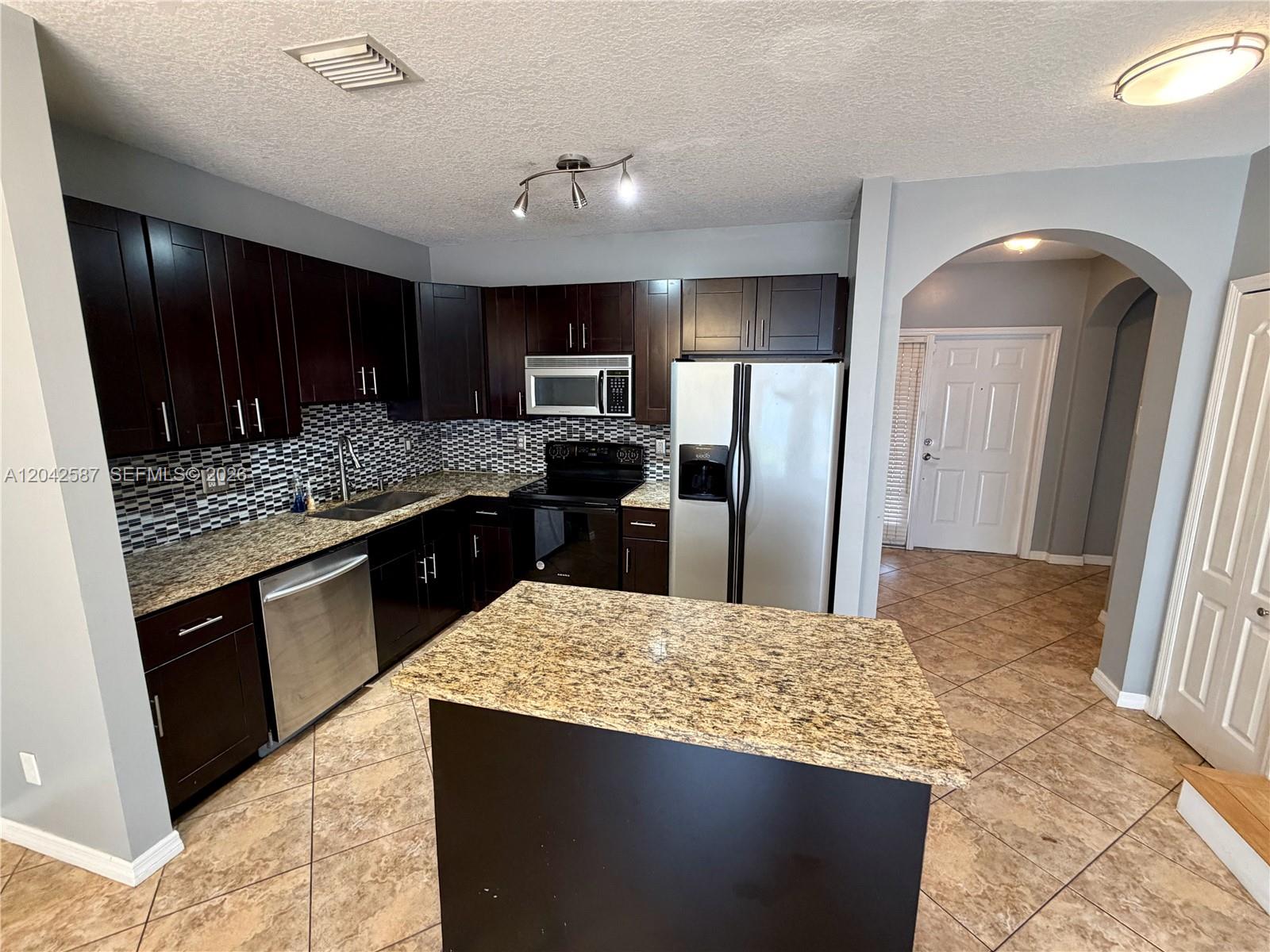 2825 Sw 127th Way Property Photo 2