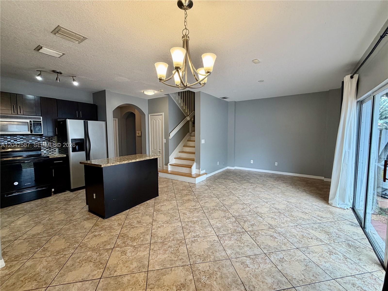 2825 Sw 127th Way Property Photo 3