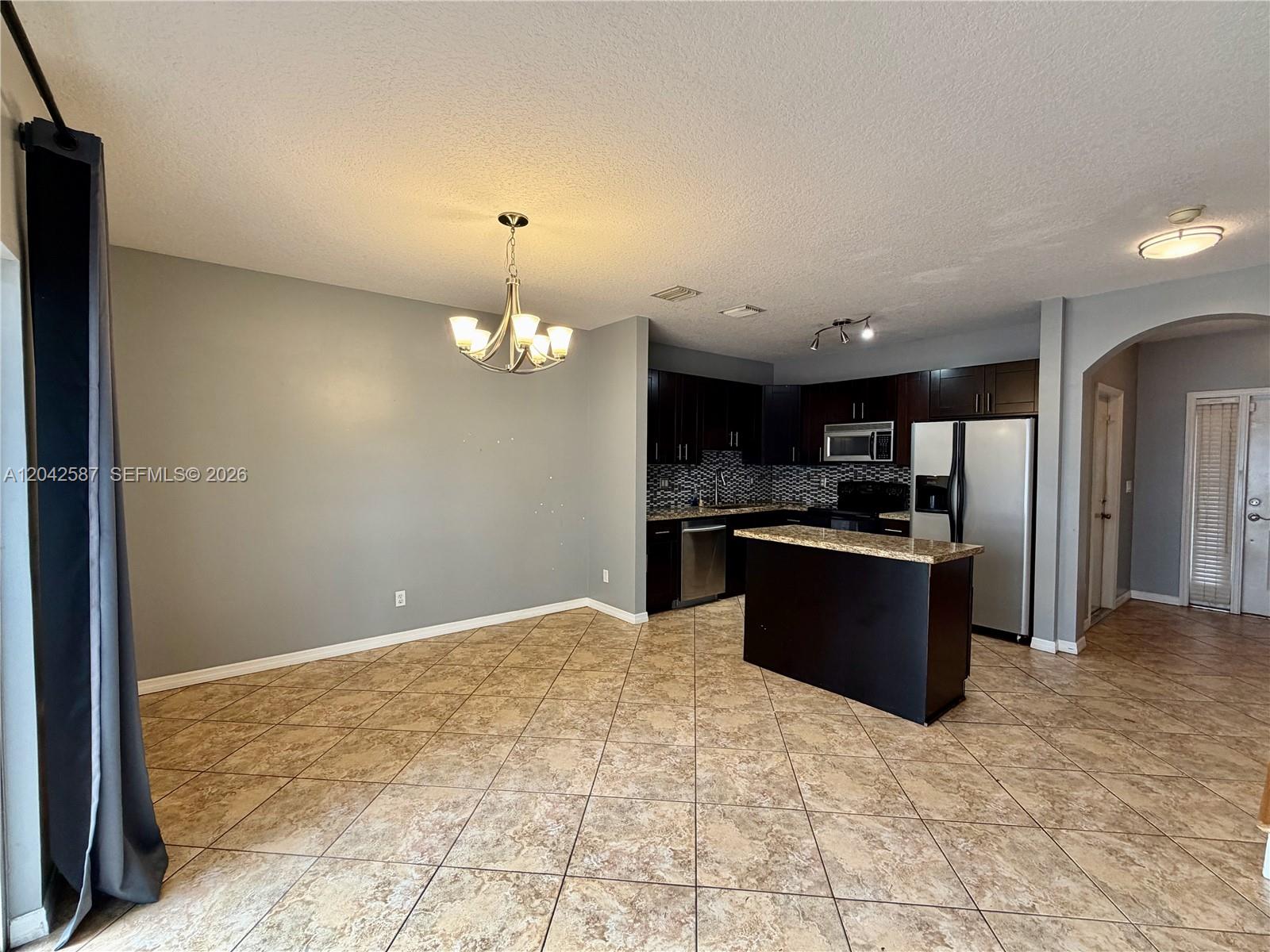 2825 Sw 127th Way Property Photo 4