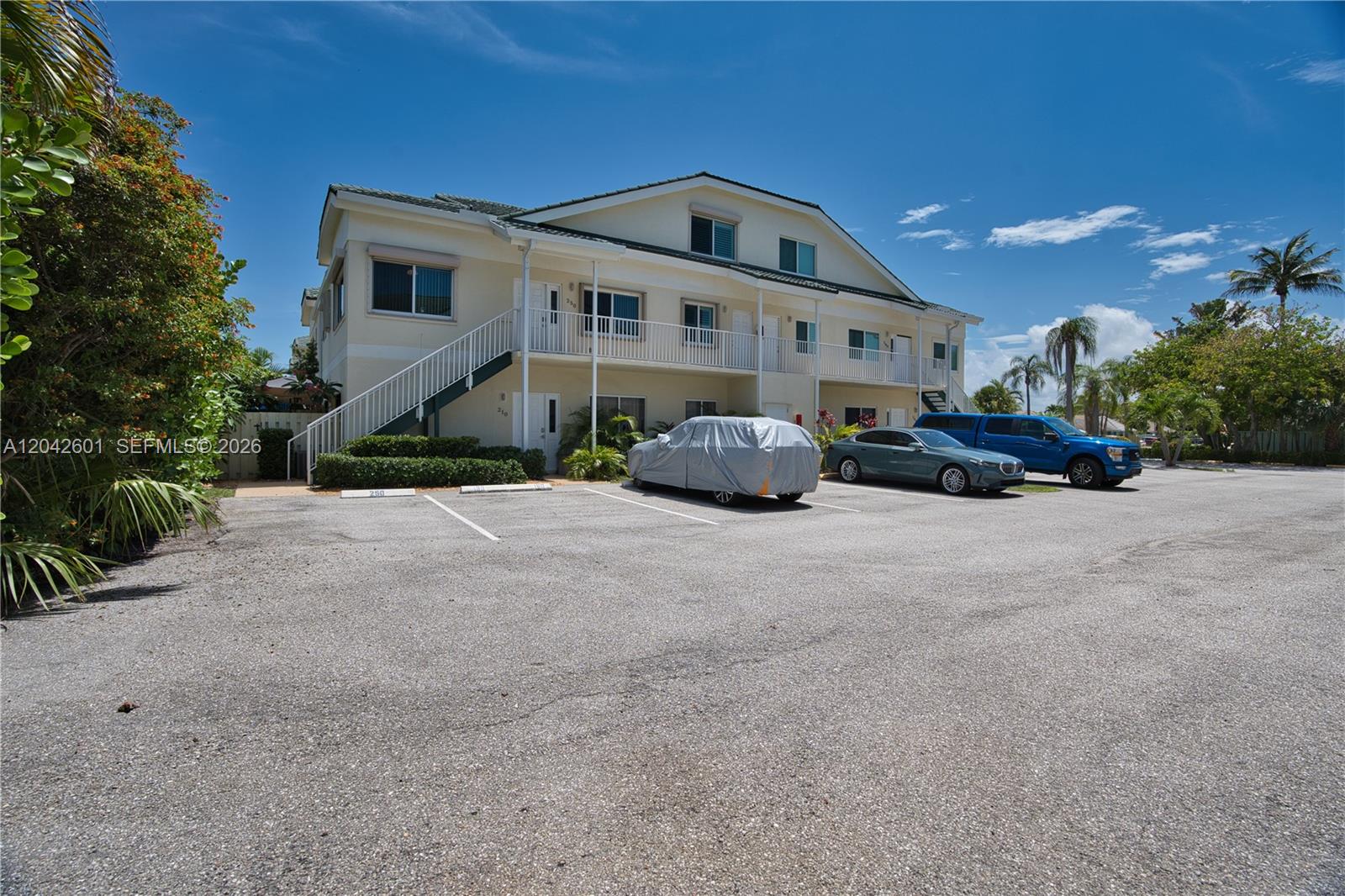 A12042601 Property Photo 2