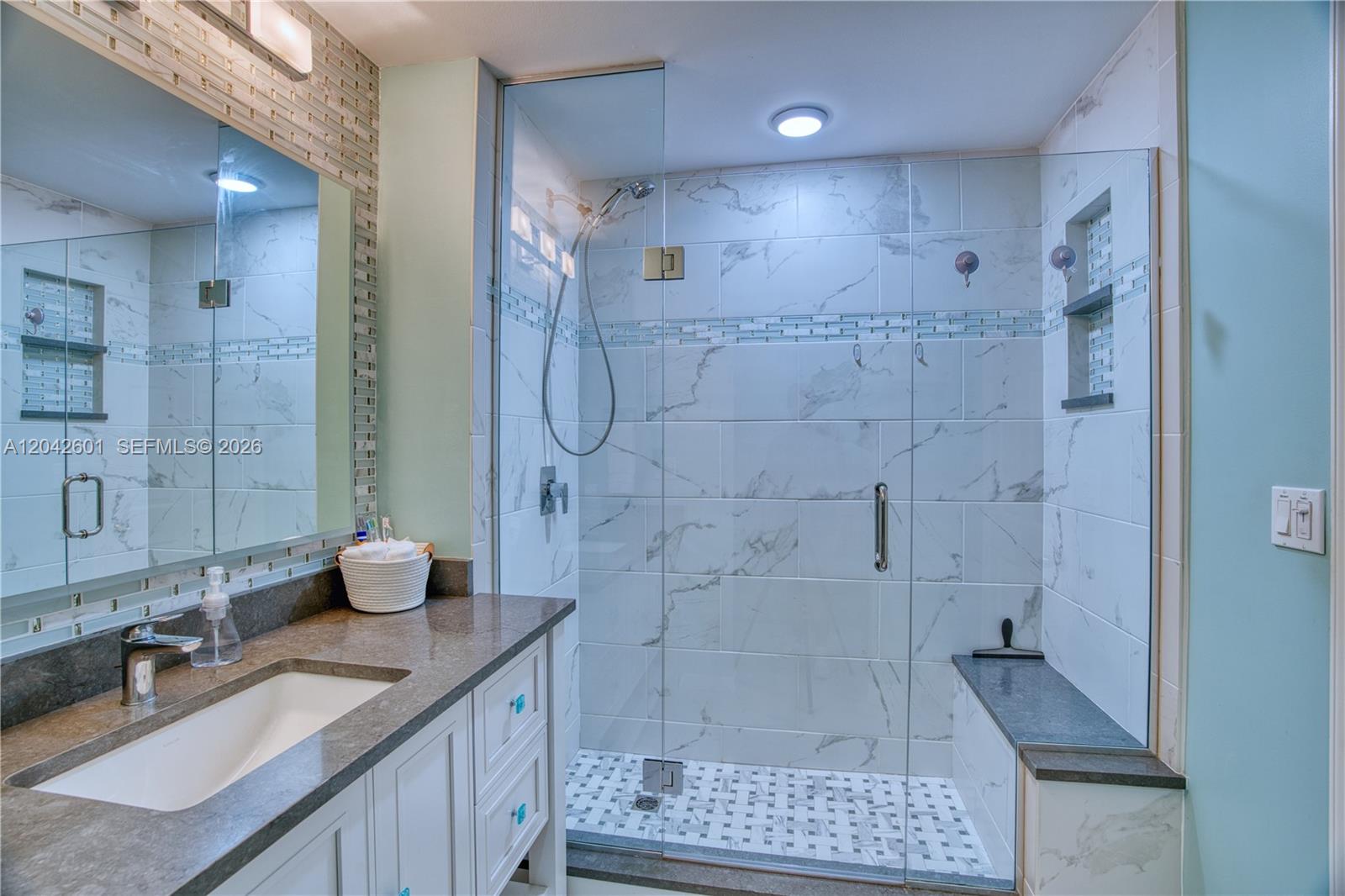 A12042601 Property Photo 11
