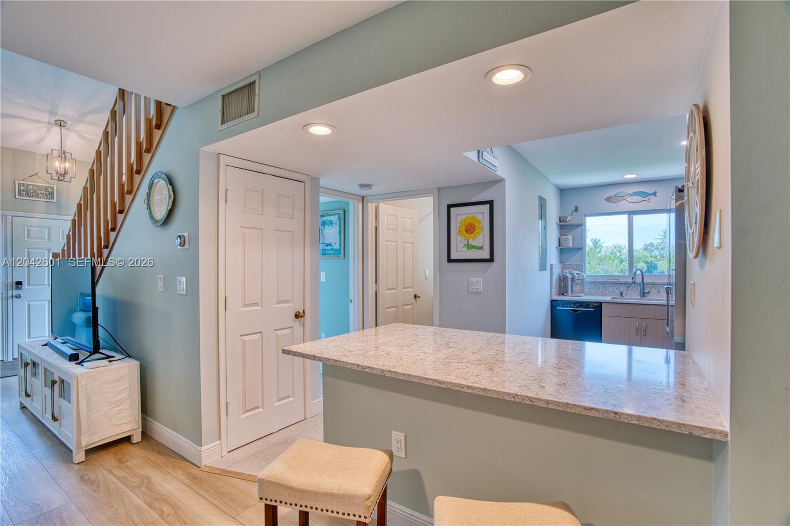 A12042601 Property Photo 24