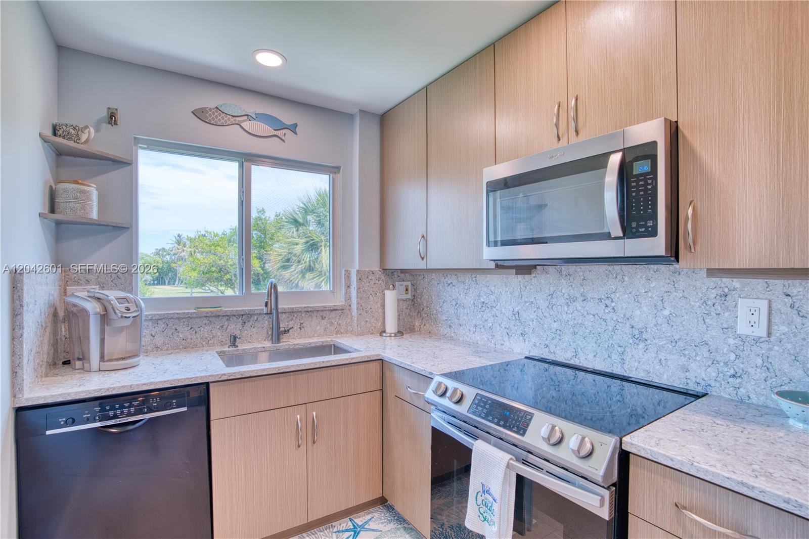 A12042601 Property Photo 26