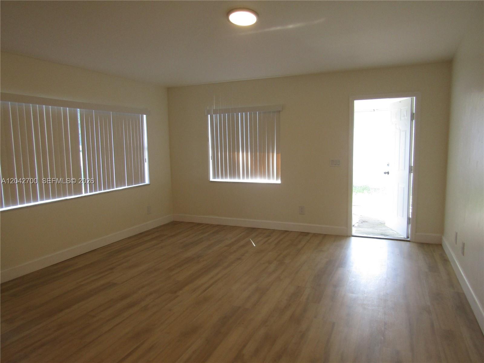 4525 28 Street Sw 4525 Property Photo 2