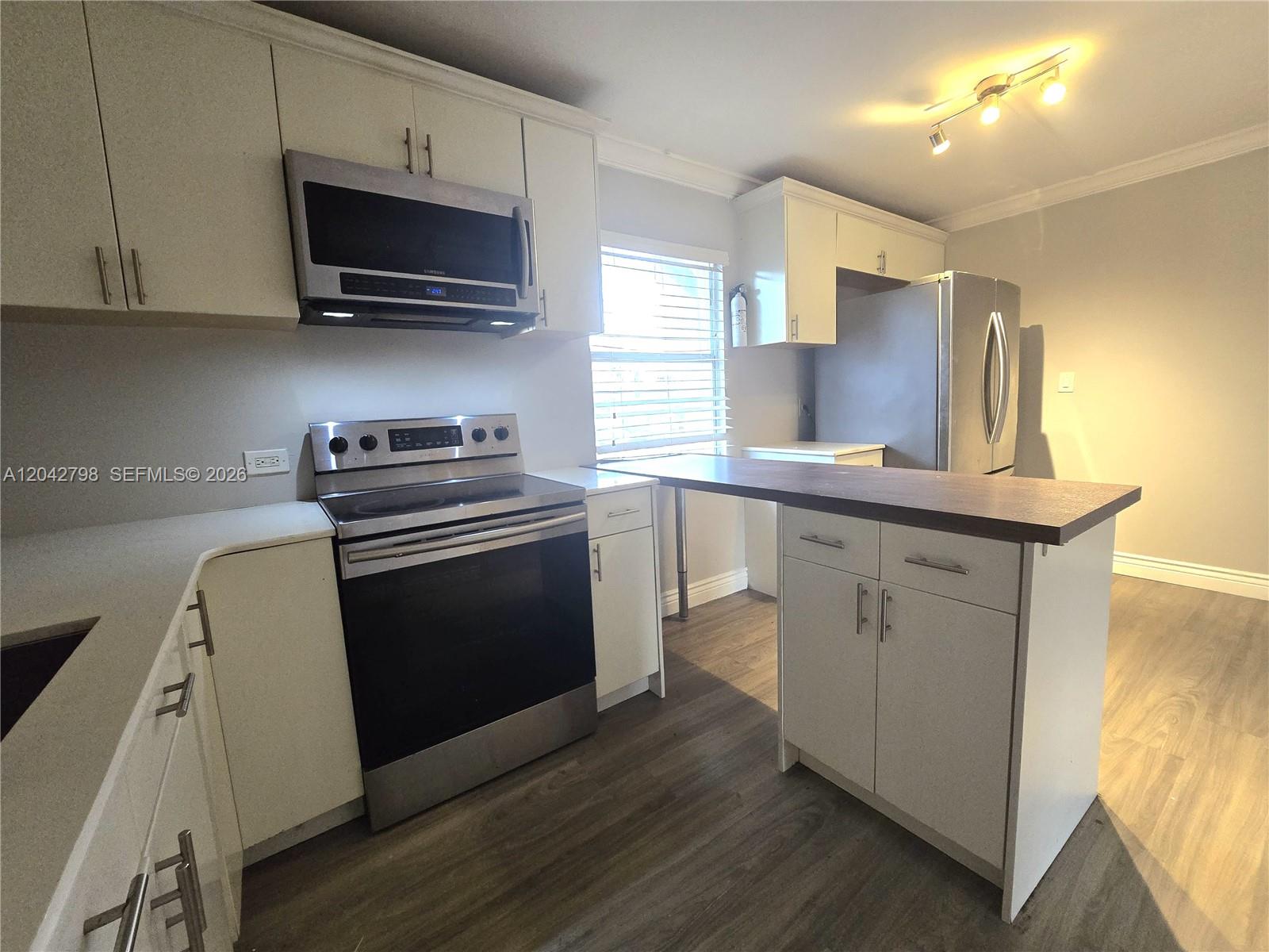 914 Sw 8th Avenue 57 Property Photo 2