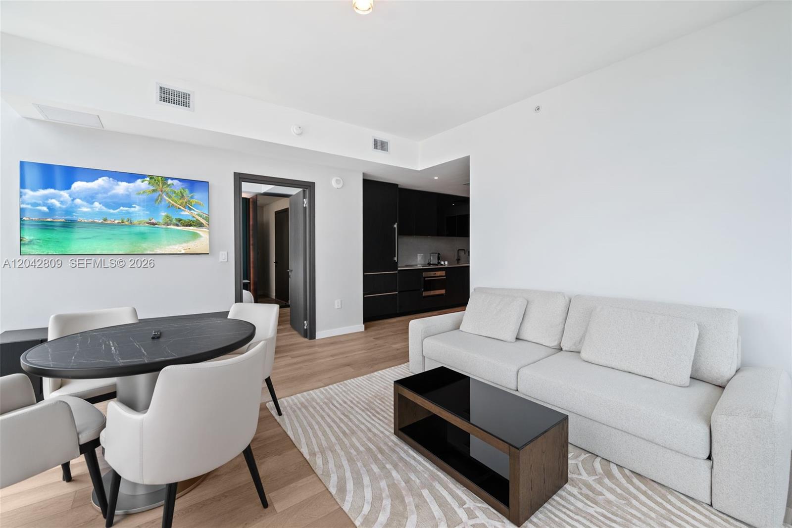 20 Ne 11 2410 Property Photo 22