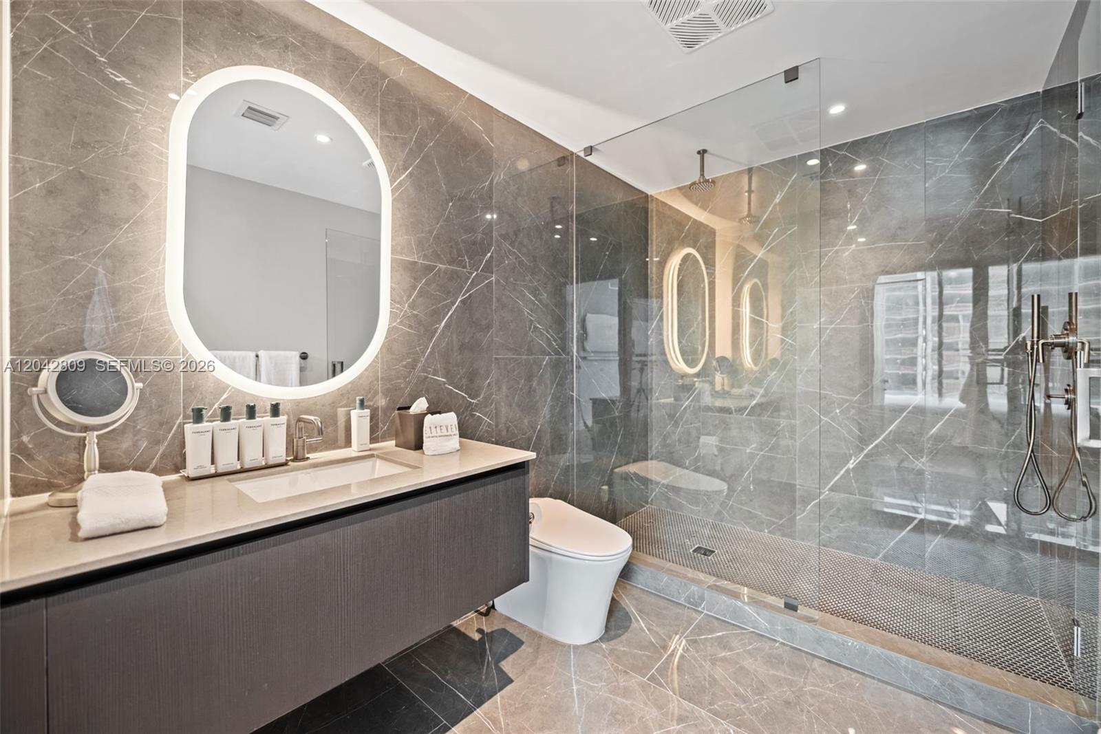 20 Ne 11 2410 Property Photo 38