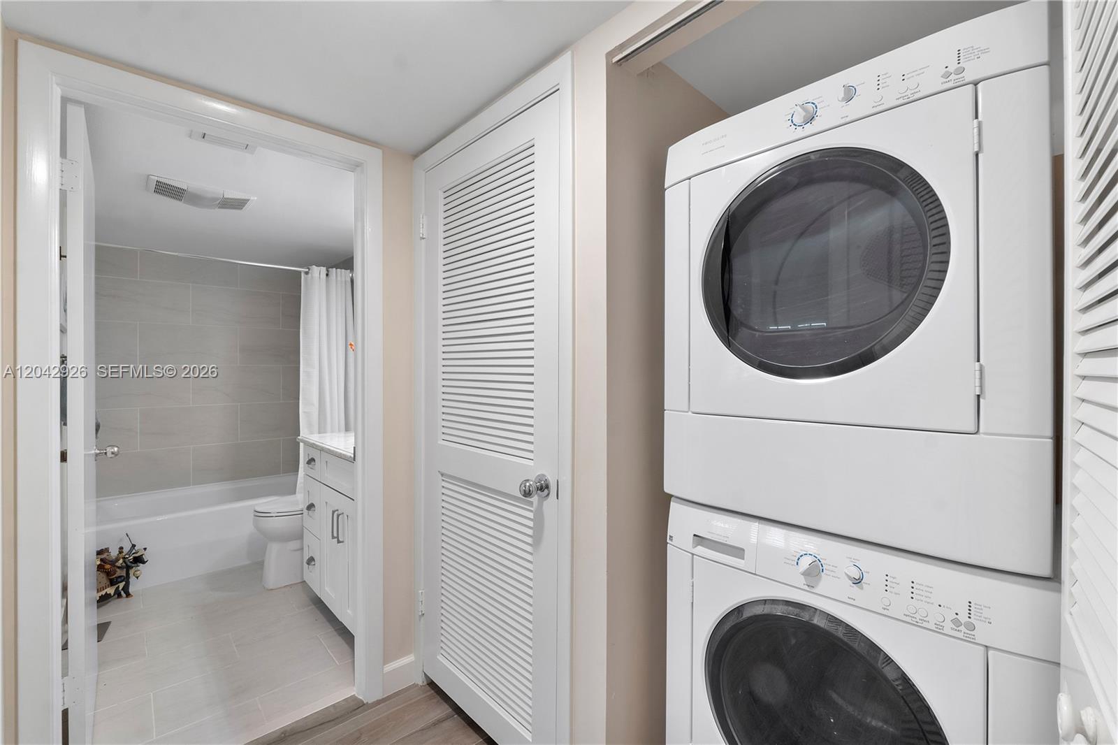522 Oak Harbour Drive 522 Property Photo 10